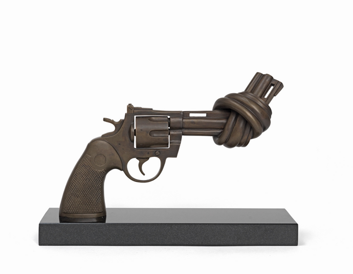 The Knotted Gun 32 cm Bronze